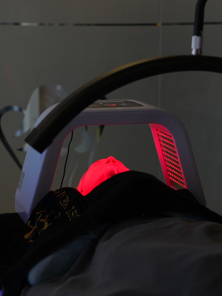 LED-Nachbehandlung bei Frost Beauty in Suhr
